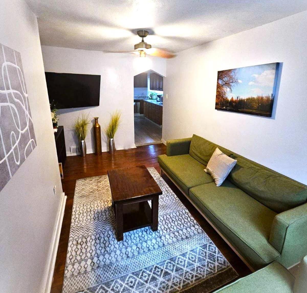 3 Bedroom Southside Pad - Sleeps 8 - Amazing Location Pittsburgh Exterior photo